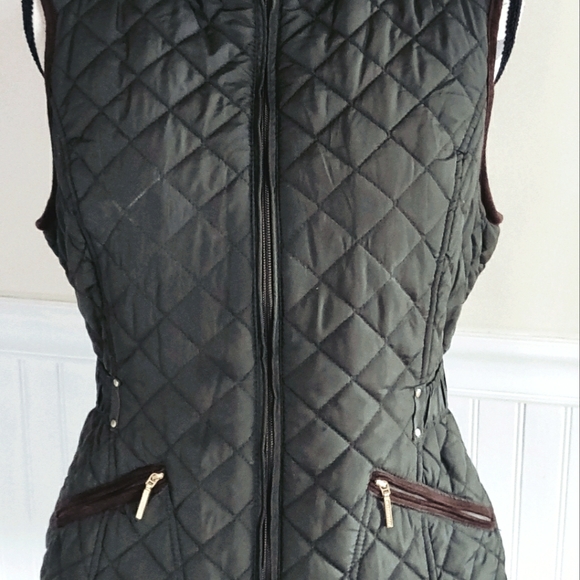 Weatherproof fur lined vest. - Picture 10 of 12